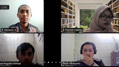 Herlianto (kiri atas), redaktur Tugujatim.id saat mengisi acara bedah buku Meraih Inspirasi Dari Silaturahmi melalui Zoom meeting pada Minggu, (6/3/20220).