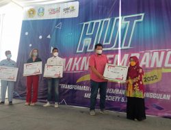 Tugu Media Group Raih Penghargaan Media Peduli Pendidikan di HUT SMKN Negeri Rembang Pasuruan