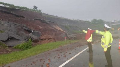 Bencana Longsor di Tol Pandaan-Malang Km 78, Polisi Tutup Arus Lalin Surabaya-Malang