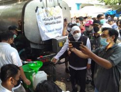 Atasi Kelangkaan, Gubernur Khofifah Distribusikan 6. 000 Liter Minyak Goreng Murah ke Kota Pasuruan