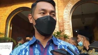 Bupati Tuban, Aditya Halindra Faridzky, saat ditemui awak media usai menerima kunjungan Gubernur Jatim, Khofifah Indar Parawansa, Senin (28/3/2022).