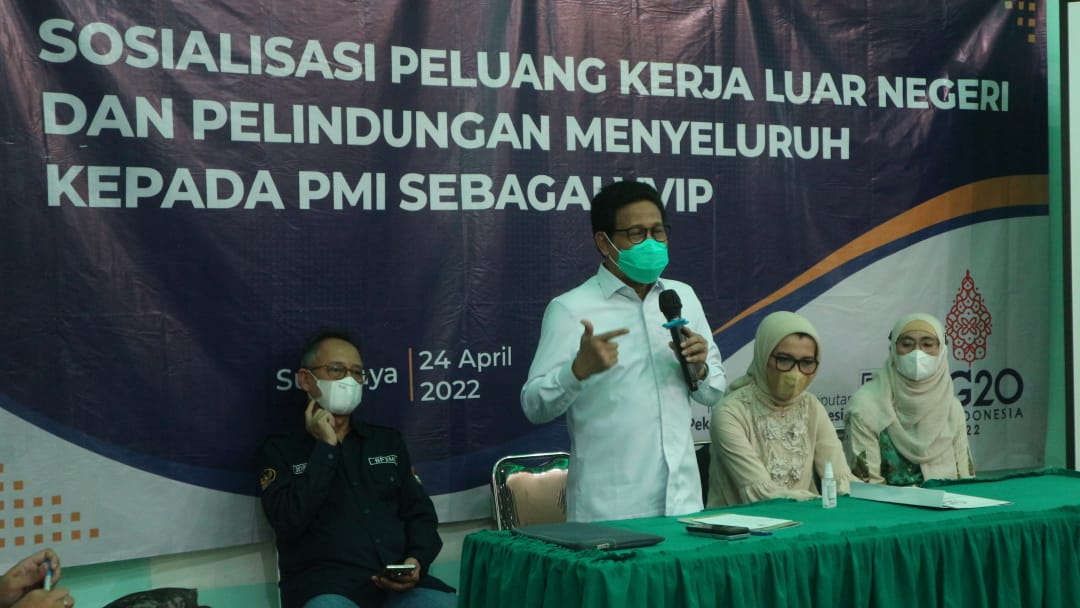 Arzeti Bilbina Huzaimi, Anggota DPR RI Komisi IX Fraksi PKB, saat memberikan sambutan di Graha Gus Dur Surabaya, Minggu (24/4/2022).
