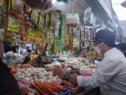 Blusukan ke Pasar, Wali Kota Malang Sutiaji Pantau Kenaikan Harga Kebutuhan Pokok Jelang Lebaran