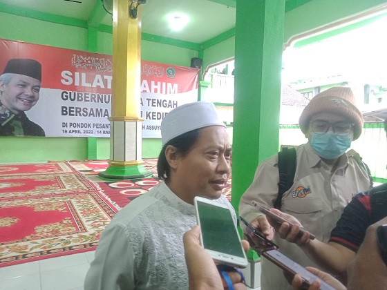 Gus Rofiq, Pengasuh Pondok Pesantren Al Ishlah Kebupaten Kediri saat memberi tanggapan soal kepemimpinan Ganjar Pranowo, Sabtu (16/4/2022).