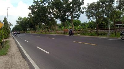 Pelebaran jalan nasional. (Foto: Mila Arinda/Tugu Jatim)