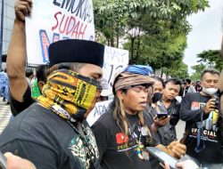 Tolak Pelantikan Emil Dardak Jadi Ketua DPD Demokrat Jatim, Simpatisan Bayu Airlangga Gelar Demo