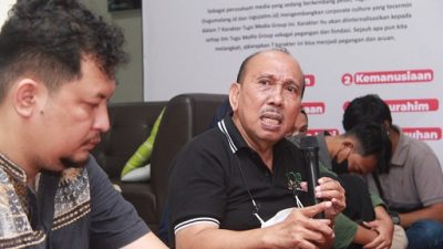 Surya Burhanuddin, Motivator dan Fasilitator Pendidikan Tinggi Global, saat memberi motivasi karyawan Tugu Media Group di Kantor Jalan Dirgantara A1/12B, Kota Malang, Sabtu (23/4/2022).