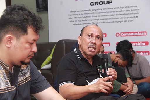 Surya Burhanuddin, Motivator dan Fasilitator Pendidikan Tinggi Global, saat memberi motivasi karyawan Tugu Media Group di Kantor Jalan Dirgantara A1/12B, Kota Malang, Sabtu (23/4/2022).