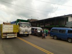 Sejumlah Pasar Tumpah Macet, Polres Tuban Terjunkan Personel di Titik Rawan