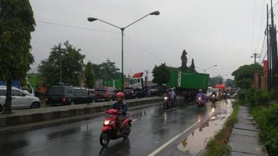 Ilustrasi arus lalu lintas di jalan raya Pandaan - Prigen rawan terjadi macet saat libur lebaran.