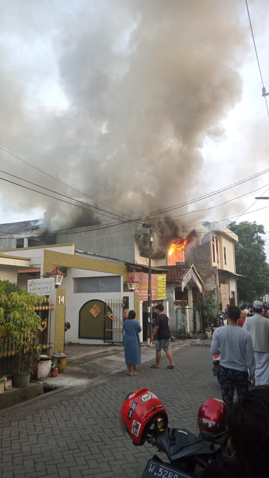 Kebakaran rumah. (Foto: Rahman Hakim/Tugu Jatim)