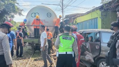 kereta api tugu jatim