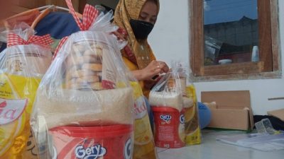 Dinar Anggry Andina, pedagang parsel asal Desa Jajar, Kecamatan Wates, Kabupaten Kediri.