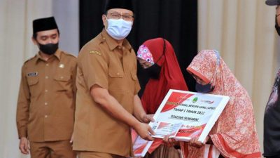 Bansos APBD. (Foto: Humas Pemkot Pasuruan/Tugu Jatim)