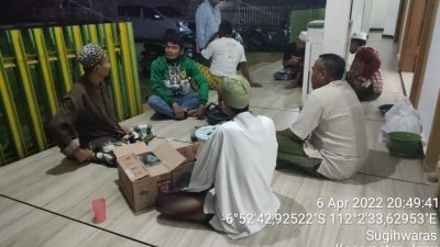 Kanit Reskrim Polsek Jenu Tuban meminta keterangan dari takmir Masjid Al Bayinah, Rabu (6/4/2022).