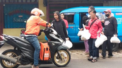 Tugu Media Group dan Komunitas DC² Bagi Ratusan Makanan hingga Gula, Diserbu Warga hingga Upaya Geliatkan UMKM di Malang