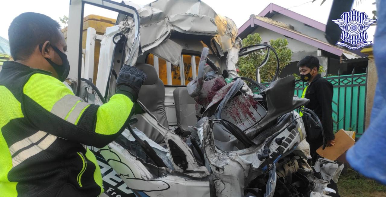 Kecelakaan mobil pickup. (Foto: Unit Laka Satlantas Polres Tuban/Tugu Jatim)