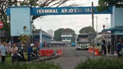 Pintu keluar Terminal Arjosari Kota Malang.