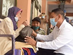 Wali Kota Kediri Beri Paket Sembako Gratis untuk Nenek Berusia 100 Tahun