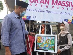 Wali Kota Kediri Beli Kaligrafi Karya Peserta Quran Massive