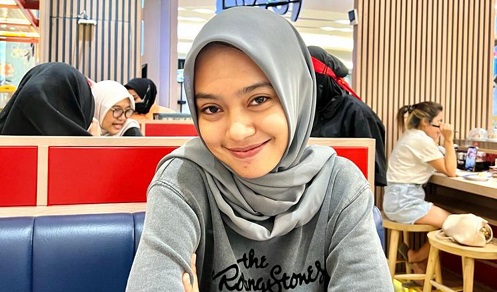 Ratu Sakinatul Aqila, mahasiswa termuda di Fakultas Ilmu Sosial dan Ilmu Politik Universitas Airlangga Surabaya.