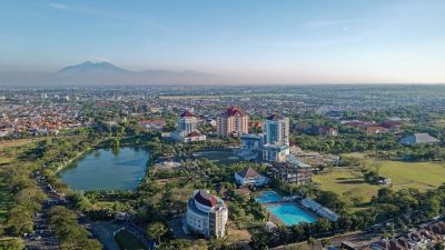 Kampus Universitas Negeri Surabaya.