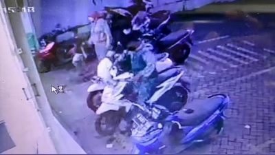 Istri polisi. (Foto: tangkapan layar CCTV warga/Tugu Jatim)