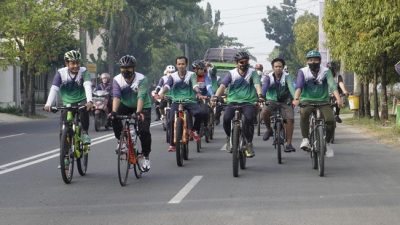 Persatuan Wartawan Indonesia (PWI) Bojonegoro gowes bareng Forkopimda, Jumat (01/04/2022).