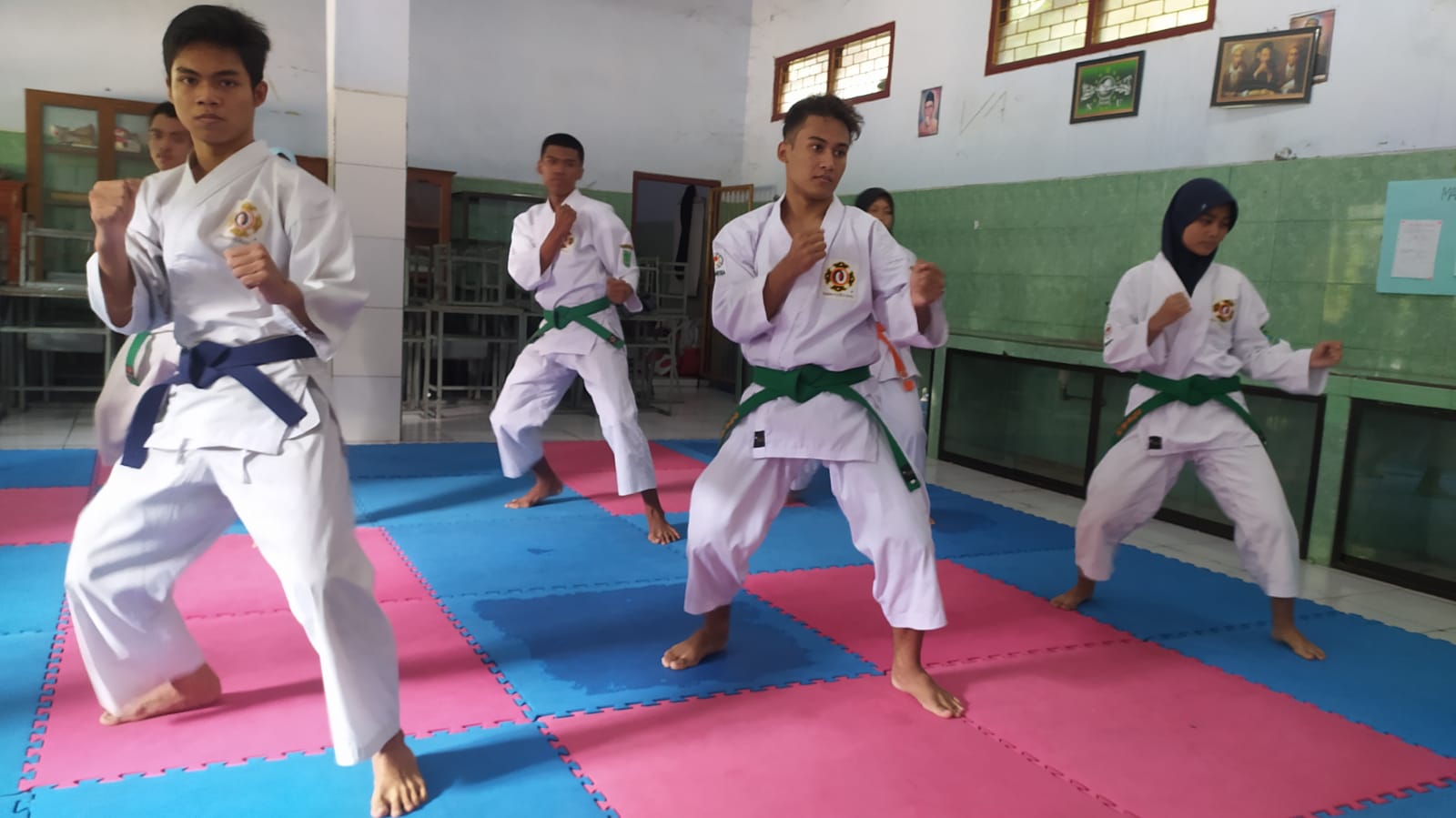 Atlet silat shorinji kempo Kabupaten Pasuruan melakukan persiapan latihan jelang Porprov Jatim VII.