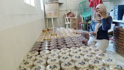 Sederet kue kering yang diproduksi Sanshana cookies and cake milik Puji Setiawati untuk sajian pada momen lebaran Idul Fitri.