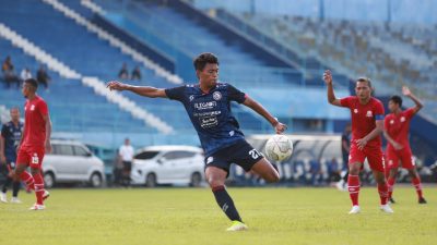 Laga uji coba Arema FC. (Foto: Dokumen/Tugu Jatim)