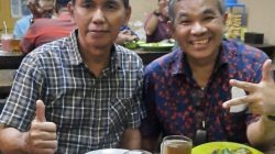 Dr Aqua Dwipayana bersama Bambang Kuncoro