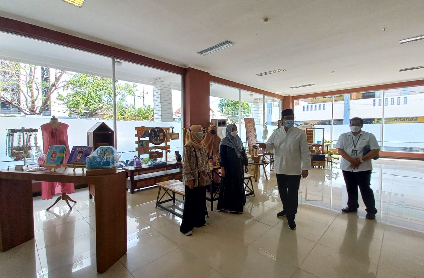 Wali Kota Pasuruan, Syaifullah Yusuf, saat meninjau layanan di Mall Pelayanan Publik Kota Pasuruan, Rabu (25/05/2022).
