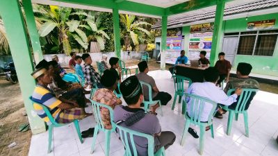 Warga desa Masakambing Forum Komunikasi Pelanggan PLN (FKPP) saat beraudiensi dengan pengelola PLN, Sabtu (14/5/2022).