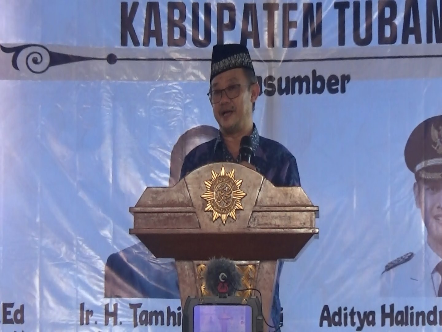Sekretaris PP Muhammadiyah, Abdul Mu’ti, saat memberikan sambutan dalam kegiatan halalbihalal dengan pengurus Muhammadiyah Tuban di Desa Leran Kulo, Kecamatan Palang, Tuban, Minggu (15/5/2022).