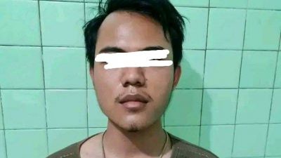 Pria berinisal MWM, mahasiswa asal Desa Gudo, Kecamatan Gudo, Kabupaten Jombang, saat ditangkap polisi.