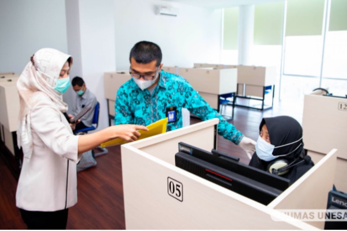 suasana UTBK di Kampus Unesa.