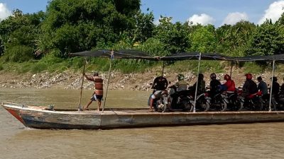 Penutupan Jembatan Glendeng.(Foto: Mila Arinda/Tugu Jatim)