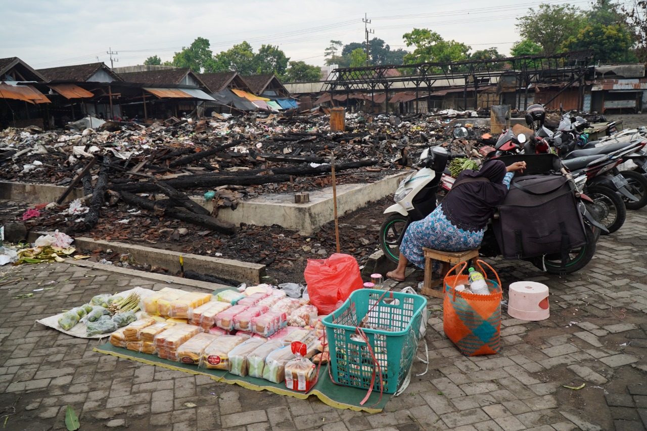 Kondisi Pasar Ngadiluwih Kediri pasca kebakaran.