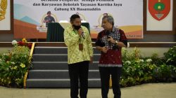 Dr Aqua menyampaikan Sharing Komunikasi dan Motivasi di lingkungan Yayasan Kartika Jaya Cabang XX Kodam XIV/Hasanuddin.