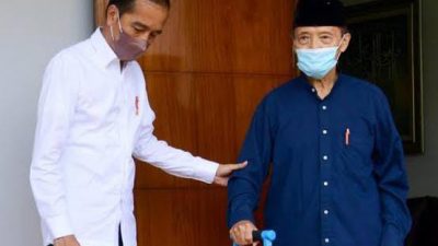 Buya Ahmad Syafii Maarif (kanan) saat bersama Presiden RI, Joko Widodo (kiri).