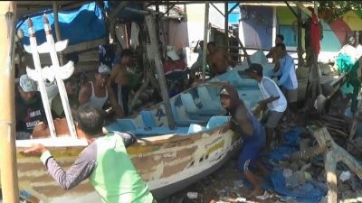 Perahu rusak. (Foto: Mochamad Abdurrochim/Tugu Jatim)