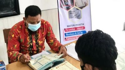 Ilustrasi guru mengajar di SMP Muhammadiyah Bangil Kabupaten Pasuruan.