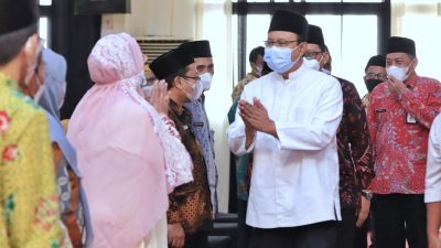 Wali Kota Pasuruan, Syaifullah Yusuf, saat menyapa para calon jemaah haji di gedung Gradika Bhakti Praja, Kota Pasuruan, Rabu (25/05/2022).