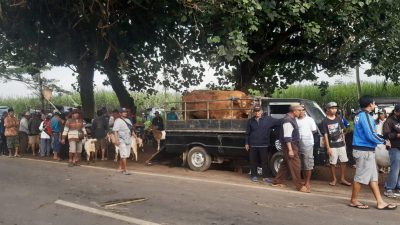 Para pedagang memenuhi jalanan di sekitar Pasar Hewan Gondanglegi pada Jumat (20/5/2022).