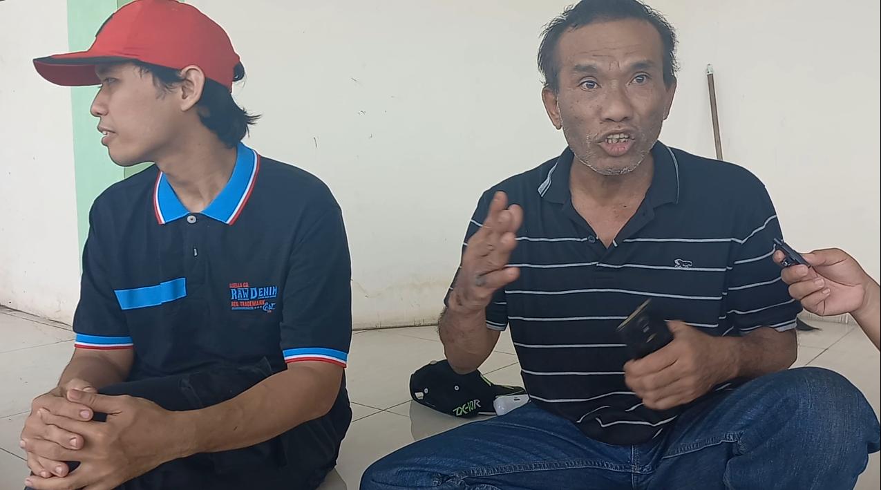 Febridijanto (28) dan ayahnya Mahfudijanto (59) saat klarifikasi dugaan kelompok aliran menyimpang di Kabupaten Pasuruan.