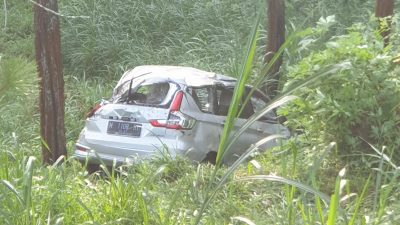 Mobil Suzuki Ertiga yang dikendarai wisatawan asal Madura jatuh ke jurang di Kabupaten Pasuruan, Rabu (4/5/2022).