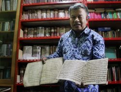 Guru SMAN 3 Kota Malang Jadi Kolektor Buku Naskah Kuno di Era Hindia Belanda sejak Tahun 1989