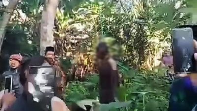 Jasad pria. (Foto: tangkapan layar video warga/Tugu Jatim)