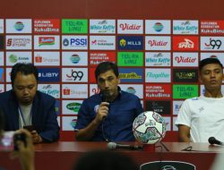 Kemenangan Kontroversi Ditanggapi Acuh, Pelatih Arema FC Almeida: Terpenting Raih 3 Poin